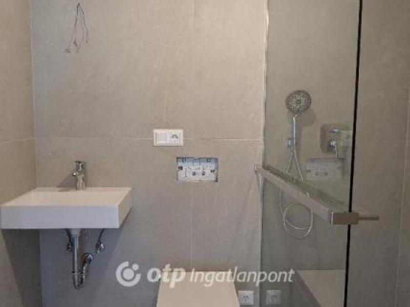 Eladó lakás Velence