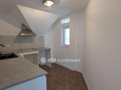 Eladó lakás Velence