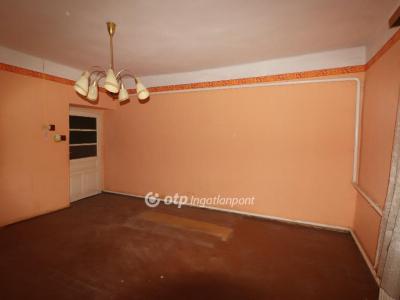 Eladó családi ház Csongrád