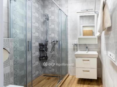 Eladó lakás Balatonkenese