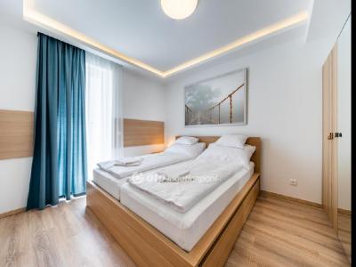 Eladó lakás Balatonkenese