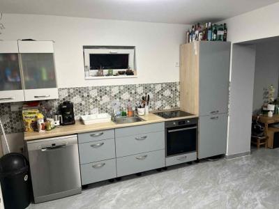 Eladó családi ház Úri