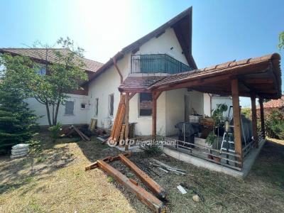 Eladó házrész Gödöllő