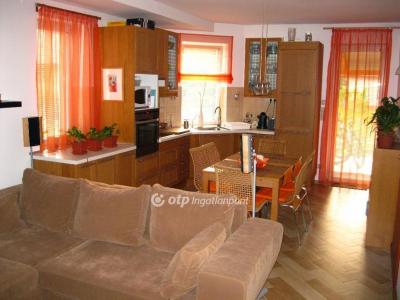 Eladó házrész Gödöllő