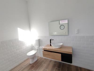 Eladó családi ház Véménd