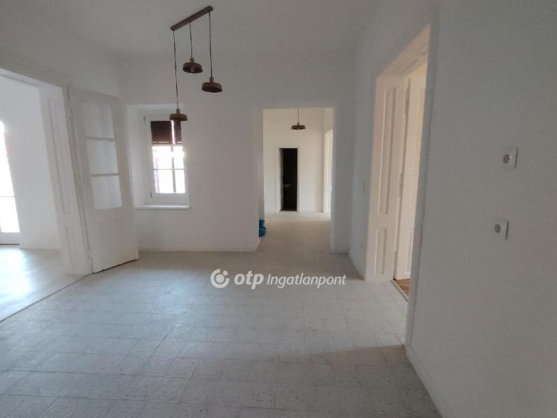 Eladó családi ház Véménd