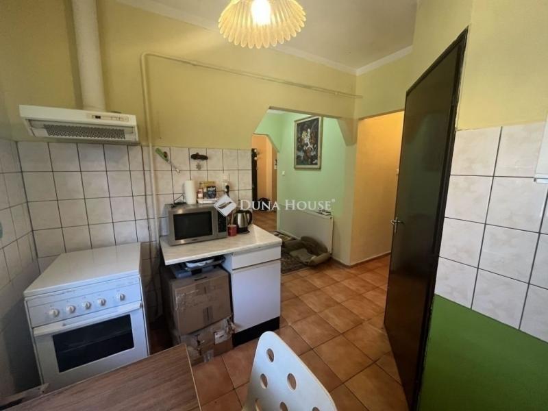 Eladó családi ház Úri