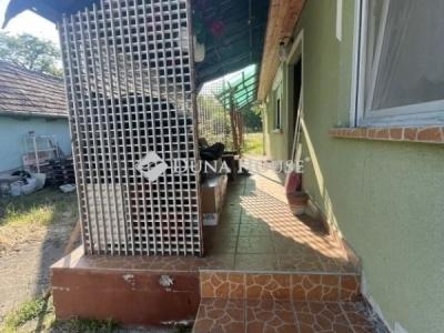 Eladó családi ház Úri