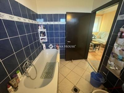 Eladó családi ház Úri