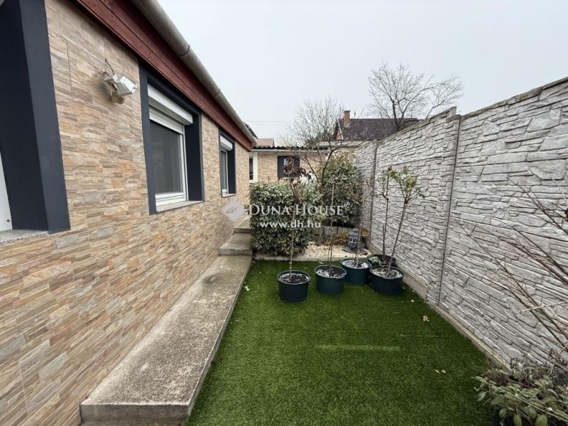 Eladó családi ház Érd