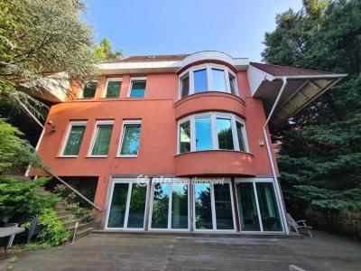 Eladó családi ház Budapest