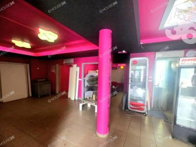 Eladó utcai bejáratú üzlethelység Kecskemét