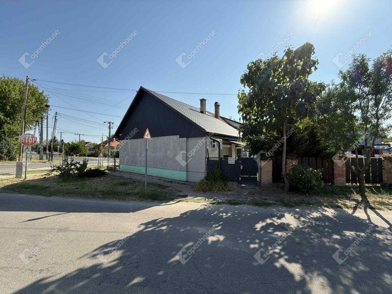 Eladó családi ház Monor