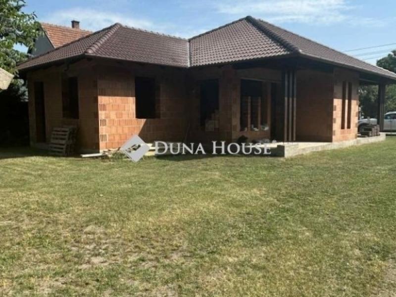 Eladó családi ház Albertirsa