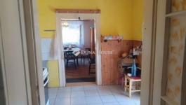 Eladó családi ház Úri