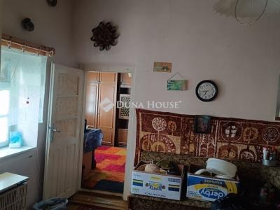 Eladó családi ház Úri