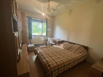 Eladó családi ház Úri