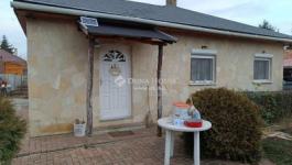 Eladó családi ház Úri