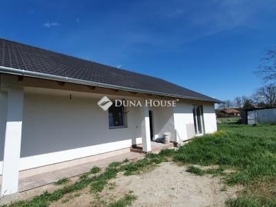 Eladó családi ház Kóka