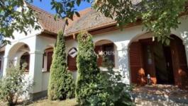 Eladó családi ház Kisoroszi