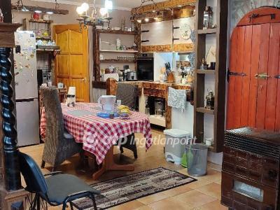 Eladó családi ház Szolnok