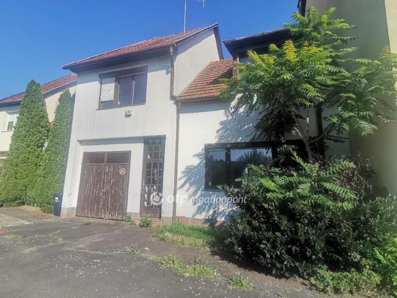 Eladó lakás Békéscsaba