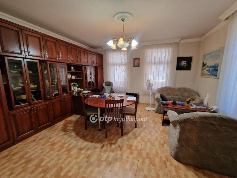 Eladó utcai bejáratú üzlethelység Miskolc