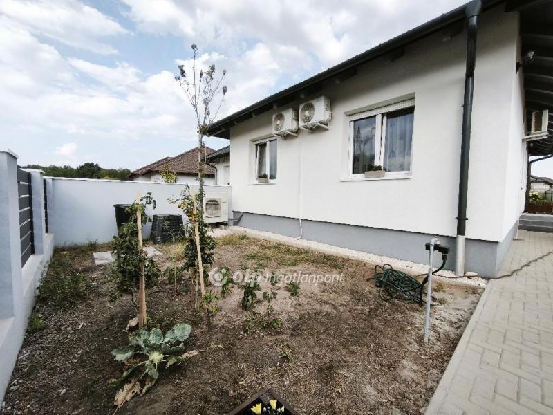 Eladó ikerház Vácrátót