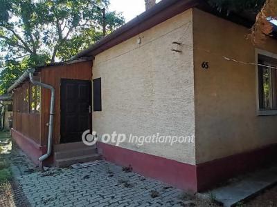 Eladó családi ház Érd