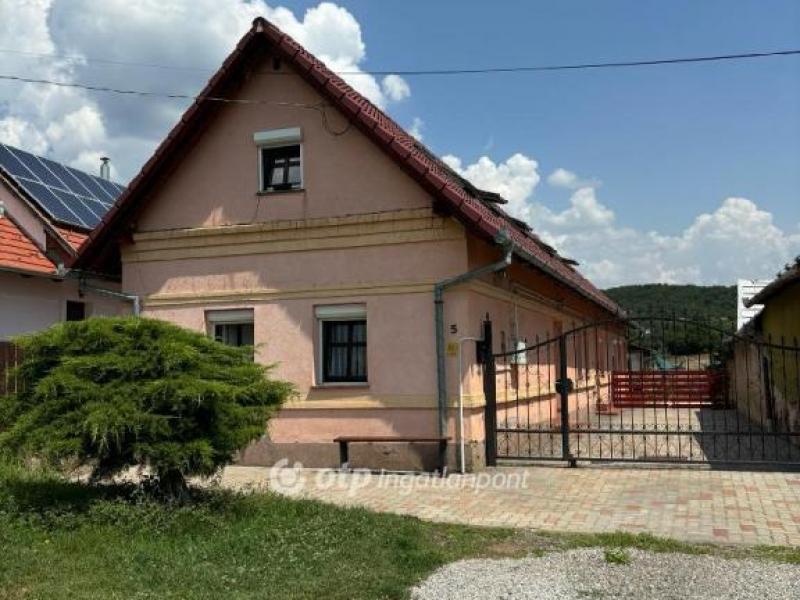 Eladó családi ház Cserkút