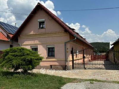 Eladó családi ház Cserkút