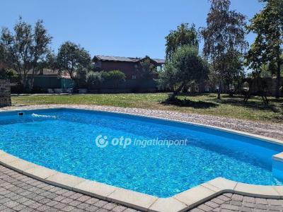 Eladó lakás Velence