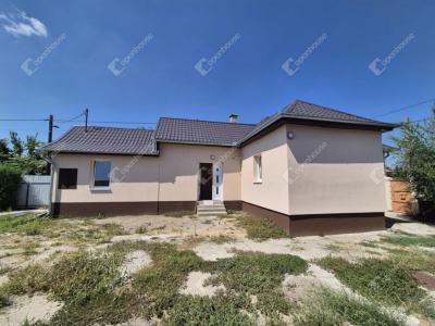 Eladó családi ház Monor