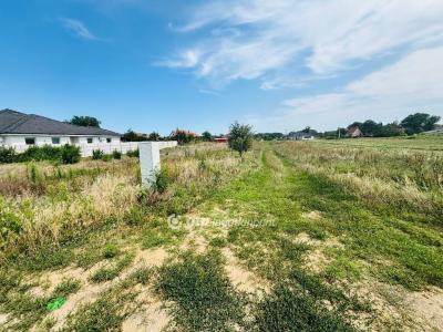 Eladó lakóövezeti telek Mikepércs