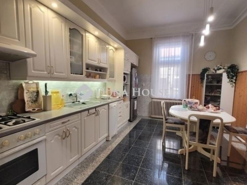 Eladó családi ház Vecsés