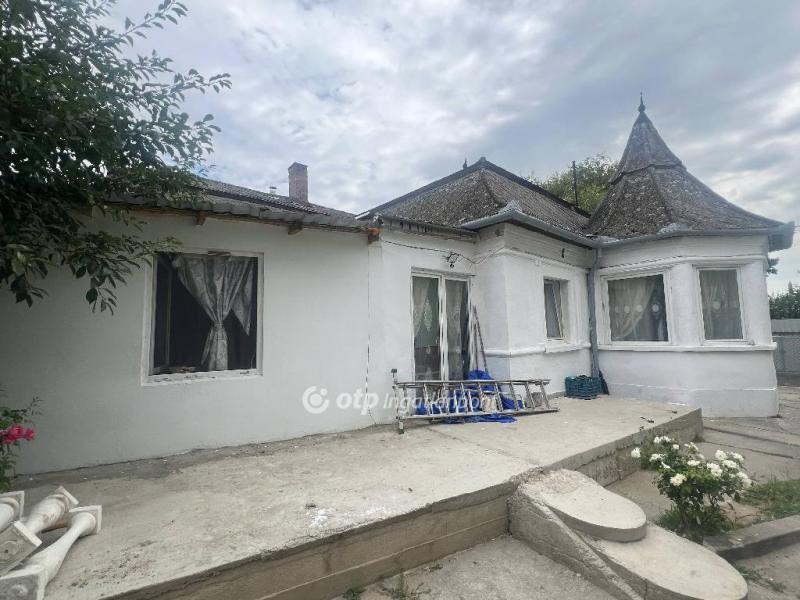 Eladó családi ház Tápiószentmárton