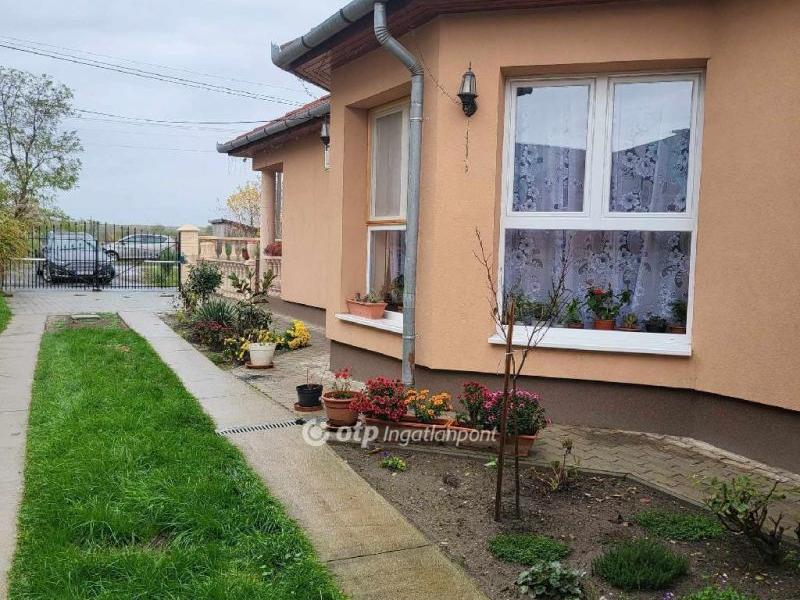 Eladó családi ház Hajdúhadház