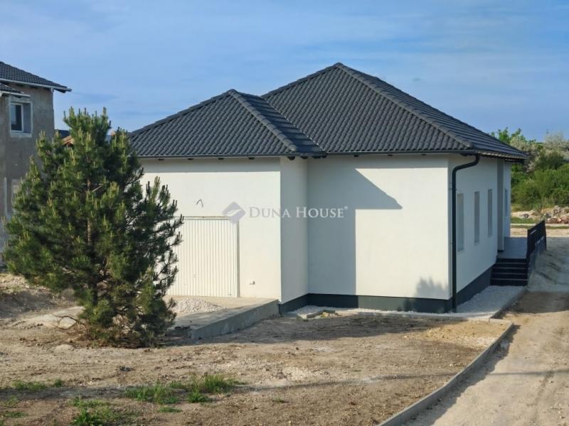 Eladó ikerház Érd