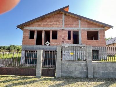 Eladó lakóövezeti telek Iklad