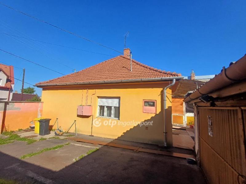 Eladó családi ház Eger
