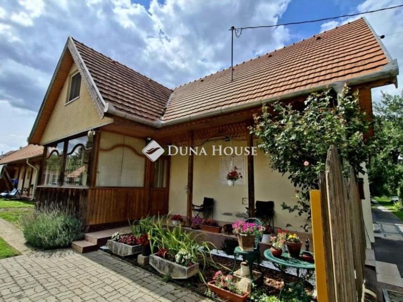 Eladó családi ház Etyek