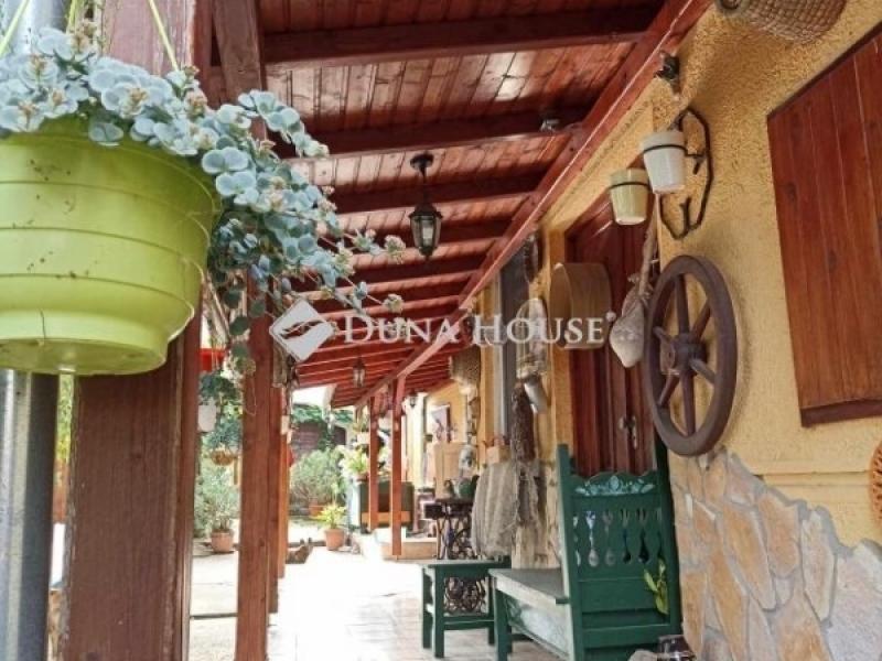 Eladó családi ház Kosd