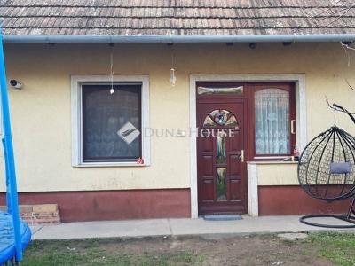 Eladó családi ház Pócsmegyer