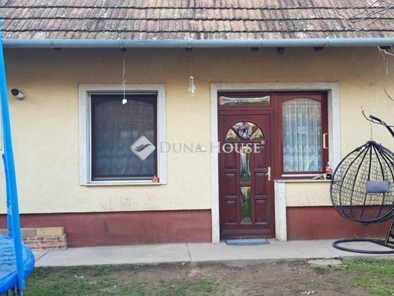 Eladó családi ház Pócsmegyer