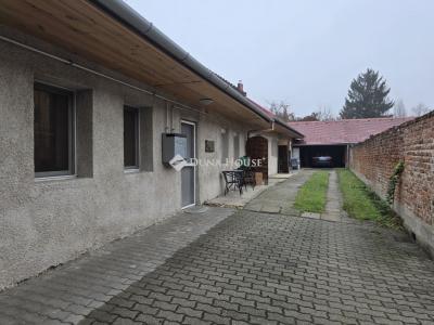 Eladó házrész Vác