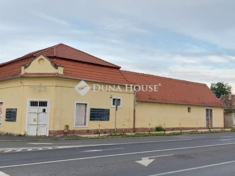 Eladó családi ház Tata