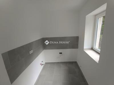Eladó családi ház Újszász