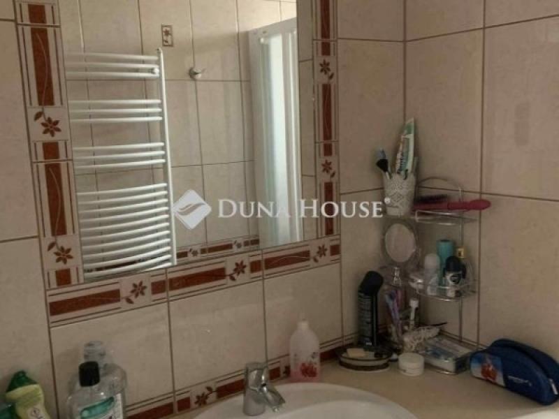 Eladó családi ház Vecsés