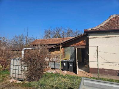 Eladó családi ház Szolnok