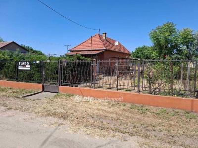 Eladó családi ház Cegléd